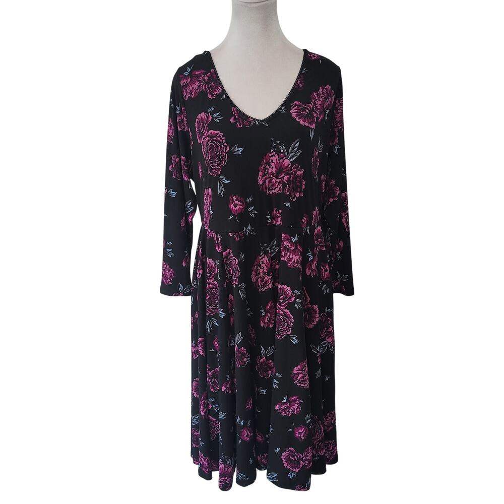 Torrid Size 1 Dark Floral Lace Up Back Dress Long Sleeve V-Neck Dark Romantic
